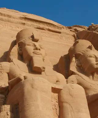 Forsche nach den Geheimnissen der Tempel von Abu Simbel